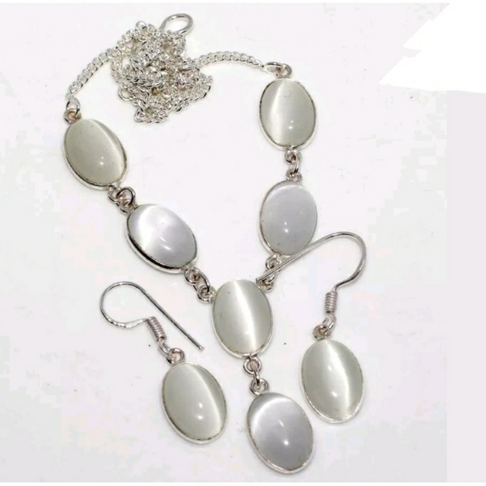 WHITE MONALISA crystal Set earrings & necklace - Picture 1 of 2